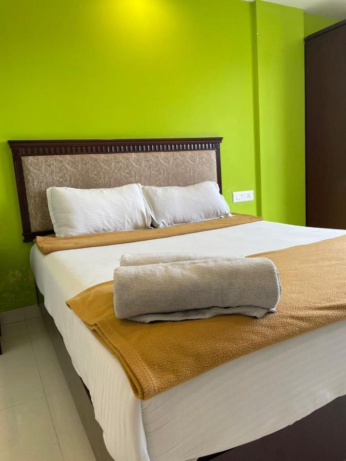 Temple Plaza Kochi Hotel Chottanikara Ngoại thất bức ảnh