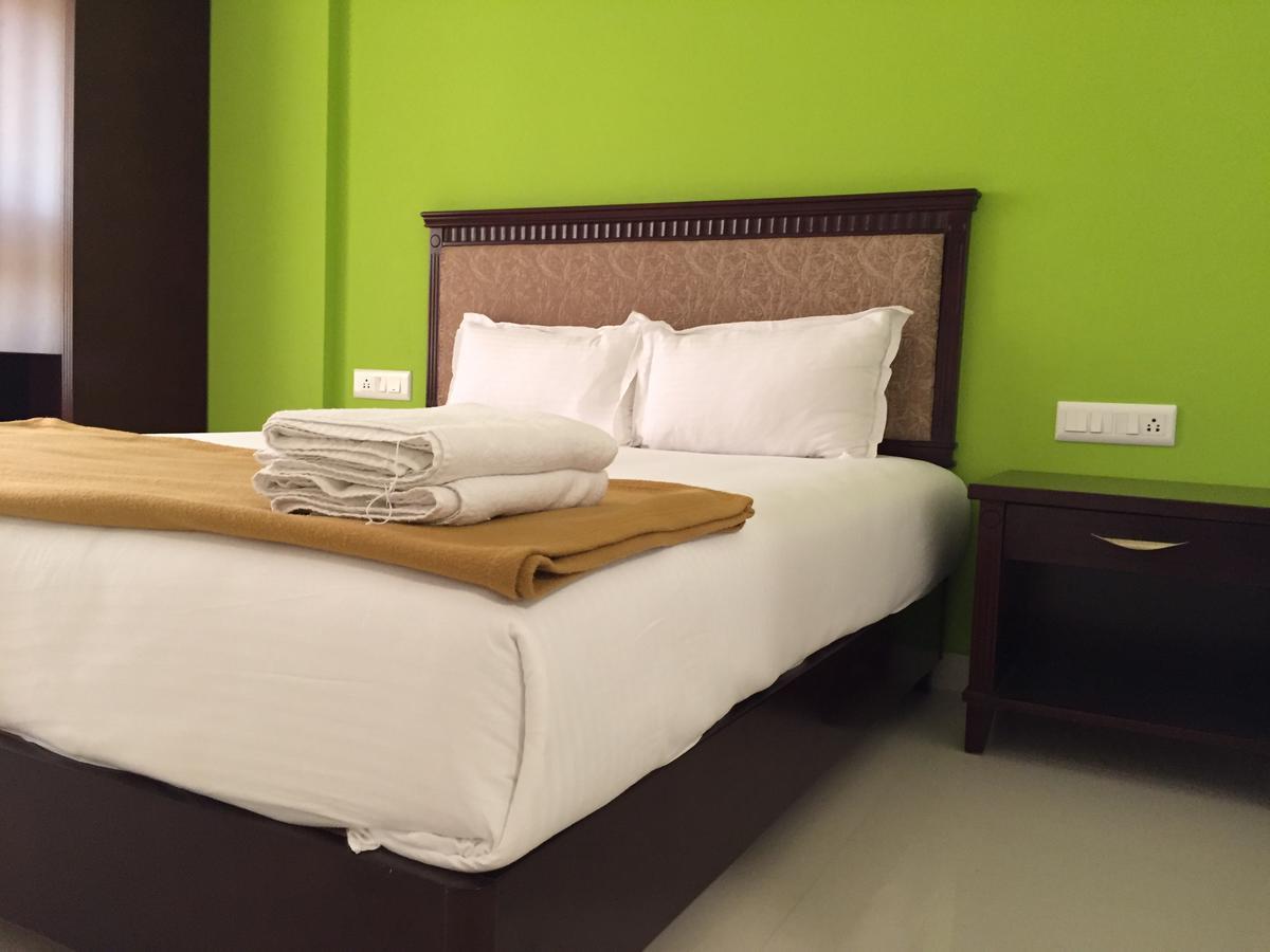 Temple Plaza Kochi Hotel Chottanikara Ngoại thất bức ảnh