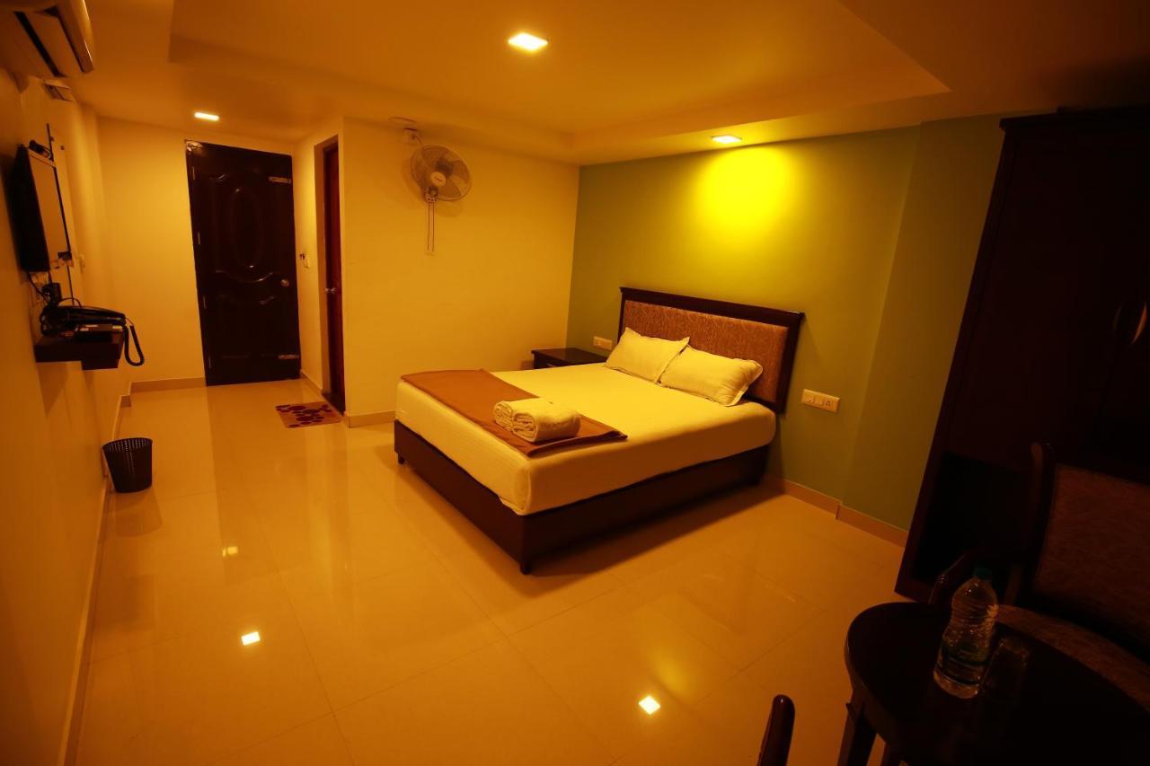 Temple Plaza Kochi Hotel Chottanikara Ngoại thất bức ảnh