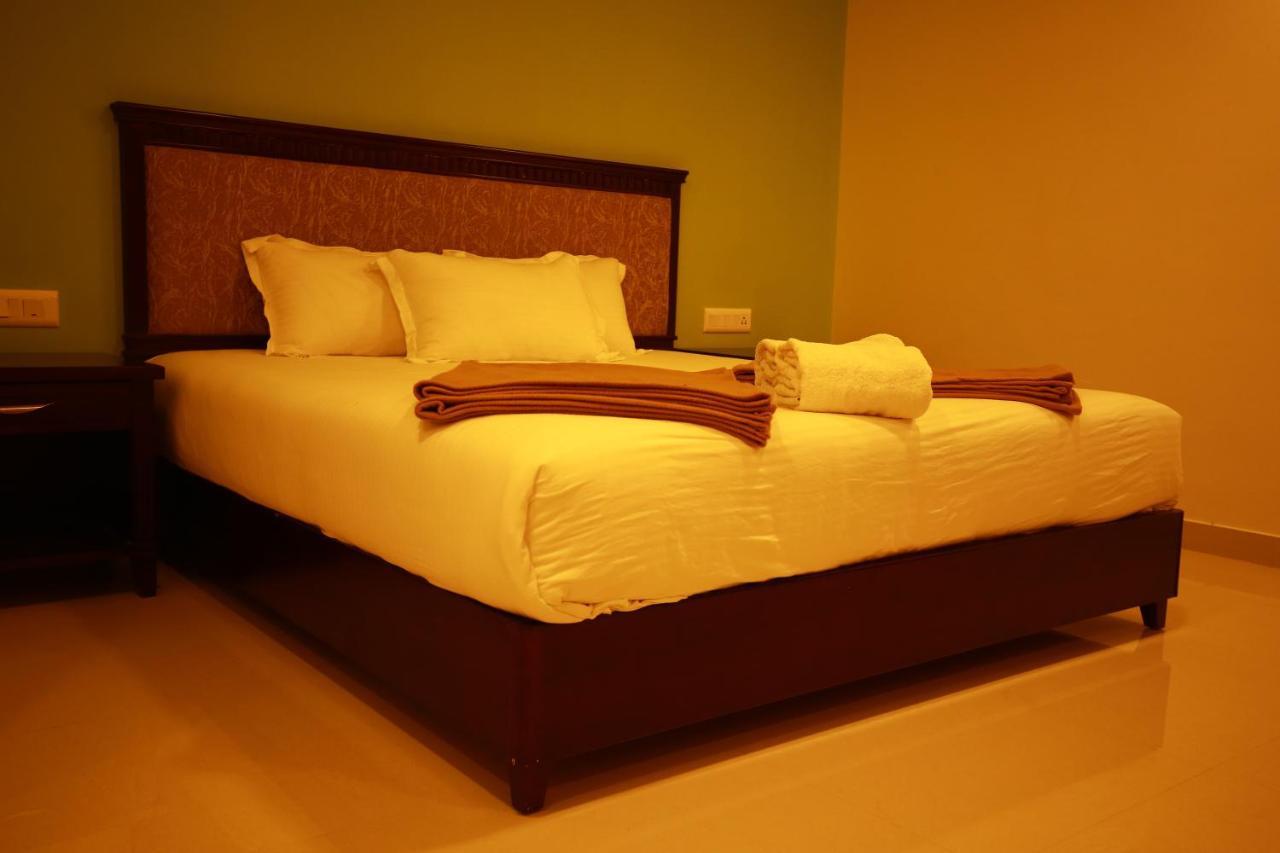 Temple Plaza Kochi Hotel Chottanikara Ngoại thất bức ảnh
