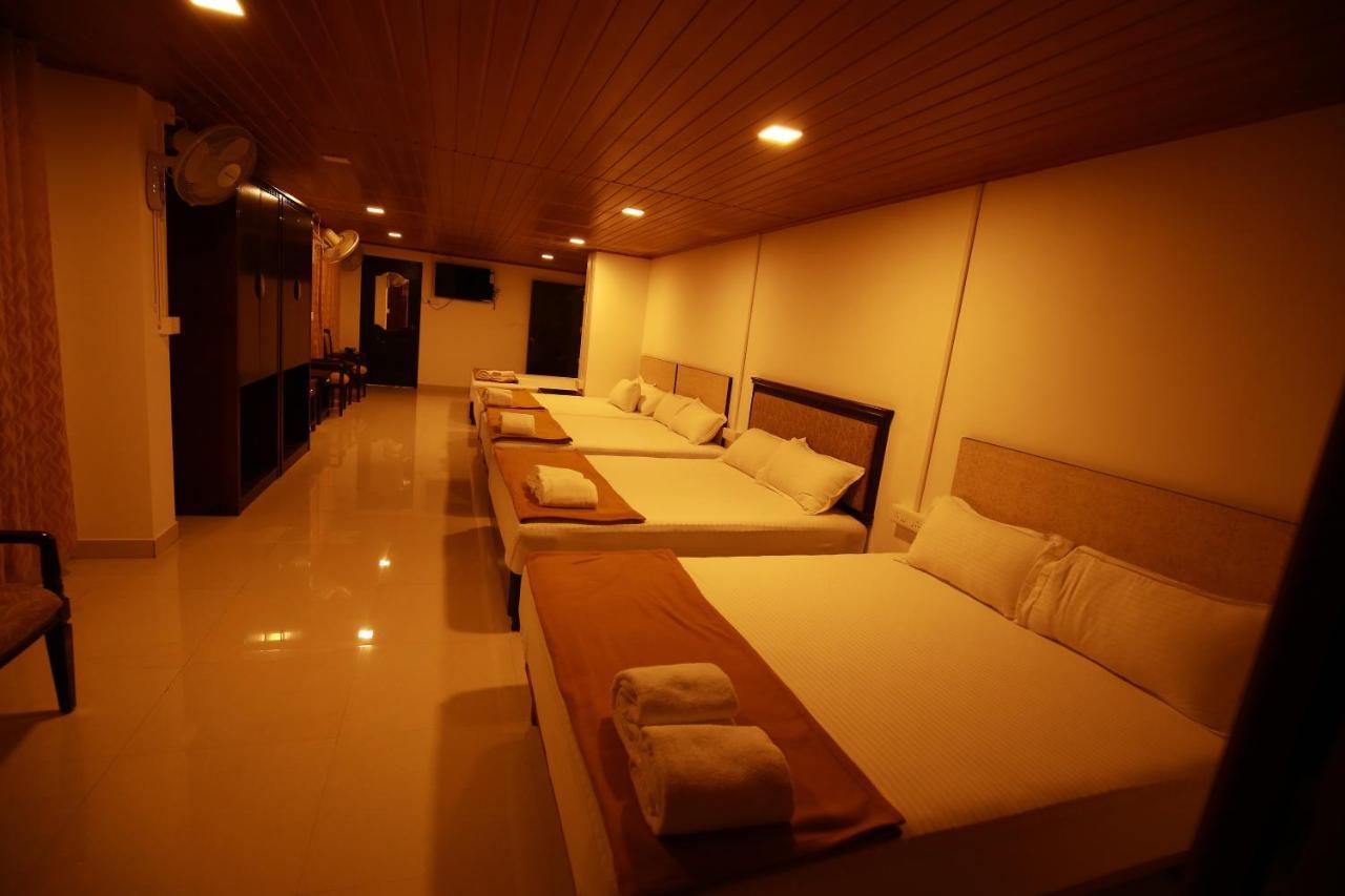 Temple Plaza Kochi Hotel Chottanikara Ngoại thất bức ảnh