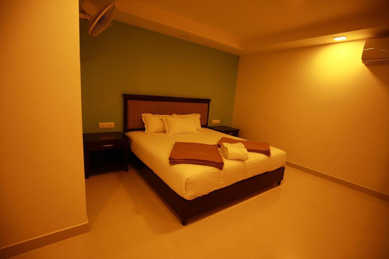 Temple Plaza Kochi Hotel Chottanikara Ngoại thất bức ảnh